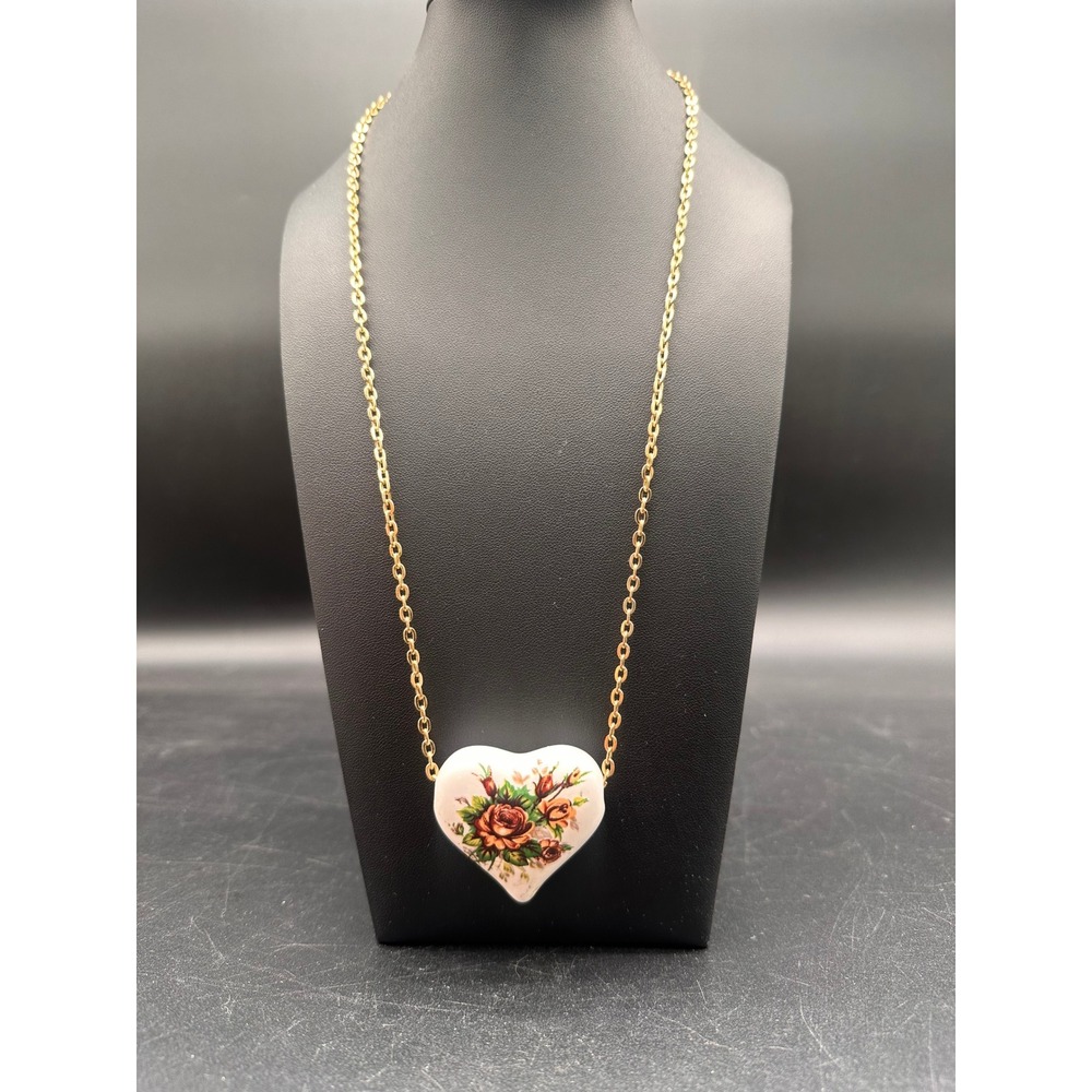 Vintage Style Ceramic Heart Rose Floral Pendant Gold Tone Chain Necklace 23 Inch